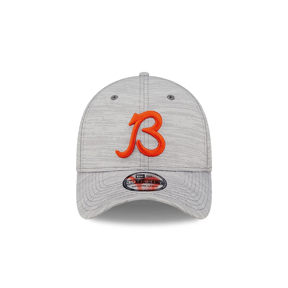 Chicago Bears 2022 Training Camp Coaches Script B New Era 39THIRTY Flex-Fit Hat 4 Chicago Bears 2022 Training Camp Coaches Script B New Era 39THIRTY Flex-Fit Hat - Image 2