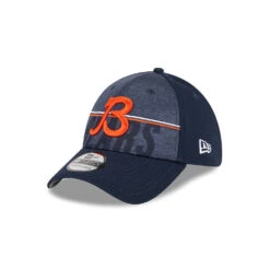 Chicago Bears 2023 NFL Training Camp Alternate Logo Navy New Era 39THIRTY Flex Fit Hat -Hockey Store 60359947 39THIRTY NFLTRN23 CHIBEA OTC 3QL