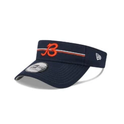 Chicago Bears 2023 Training Camp Script B Logo New Era Visor -Hockey Store 60361548 VISOR NFL23TRN CHIBEA OTC 3QL